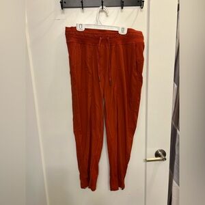 NWOT Lululemon Cropped Studio Pants size 8